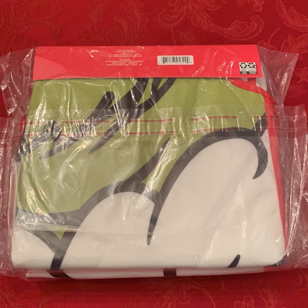 The Grinch Christmas tree skirt - Picture 3 of 8